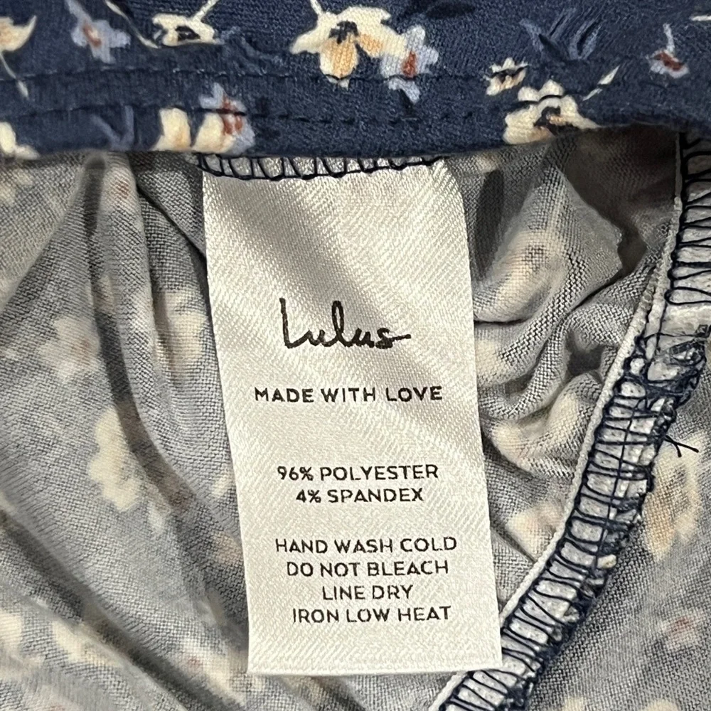 LULU’S Women’s Floral Deep V Neck Short Sleeve Wrap Bodysuit (Size: M) NWT - Picture 4 of 4